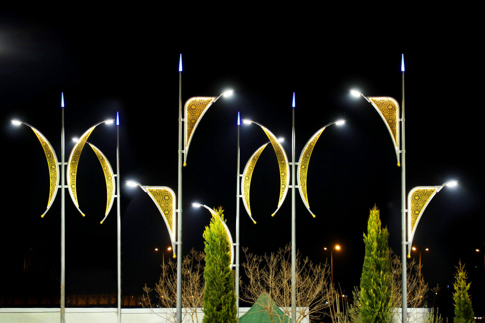 fi@decorative-poles